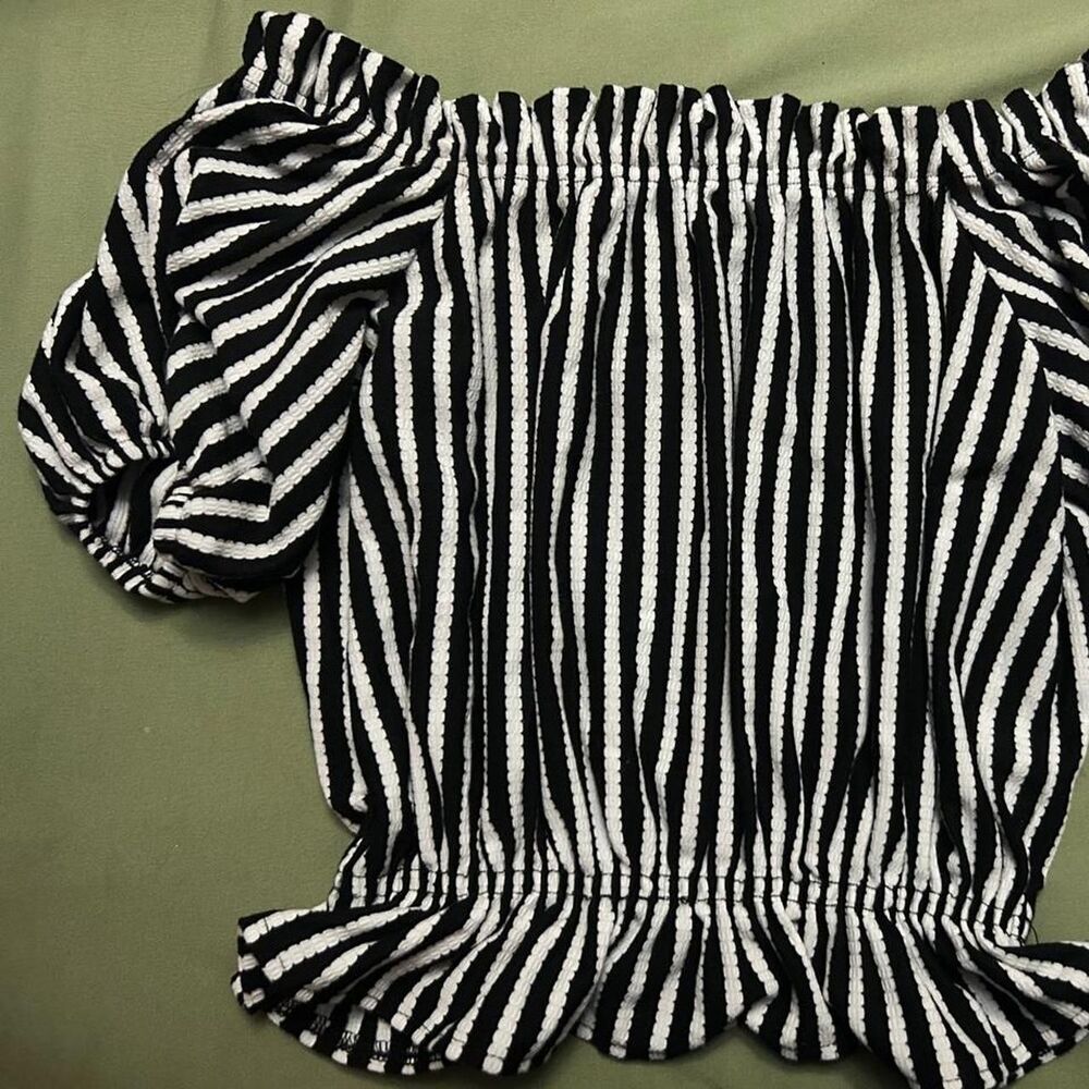 Divided Women's Black and White Crop-top